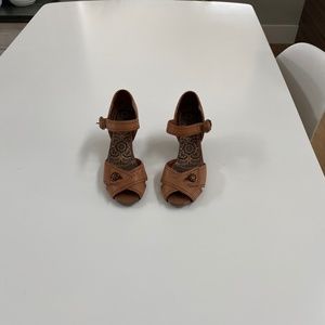 Indigo Brand Tan Heels
